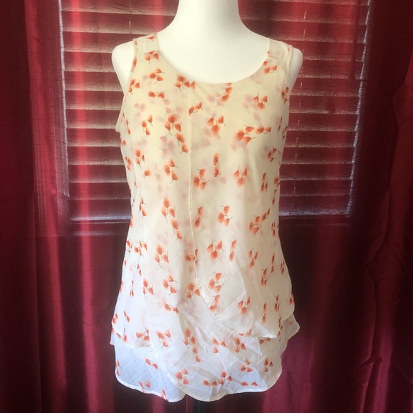 Ricki’s Floral Top - Picture 1 of 3